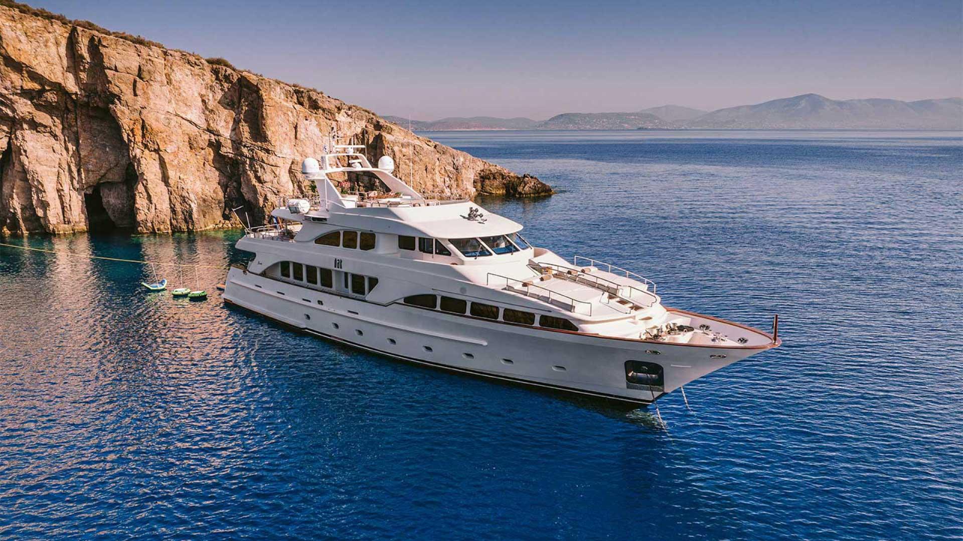 Athens Gold Yachting - MY OAK / Charter
